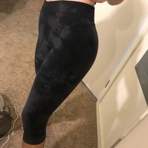 High waisted lululemon marble black crops size 4